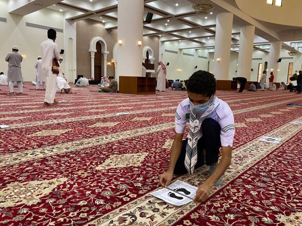 عودة المصلين للحرم المكي وتنظيم جديد لزيارة المسجد النبوي ...