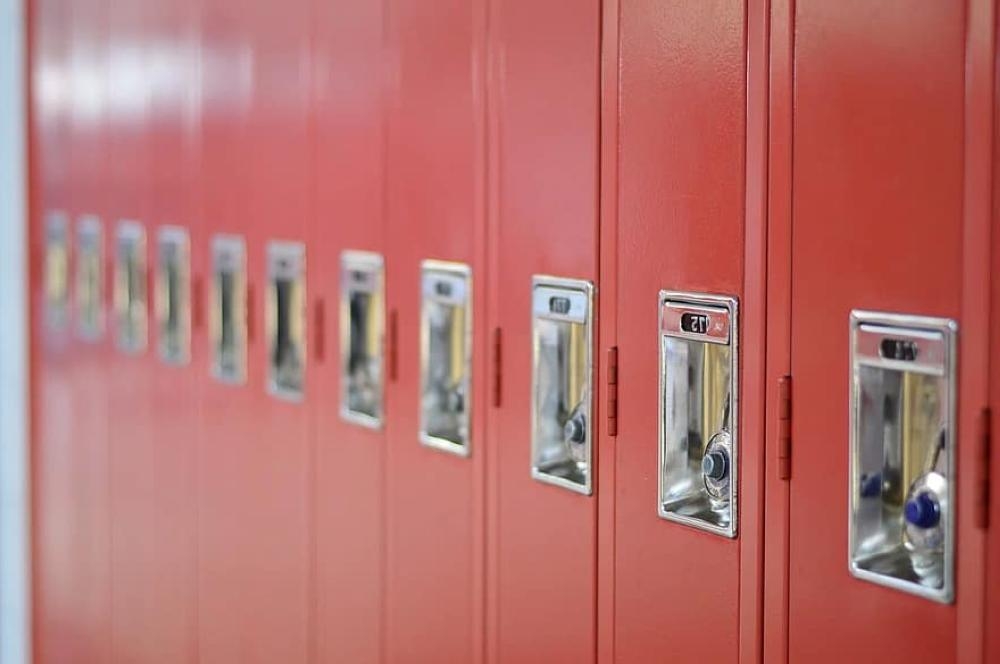 اقتراح وجود خزائن لحفظ جوالات الطلاب في المدارس جريدة الوطن السعودية