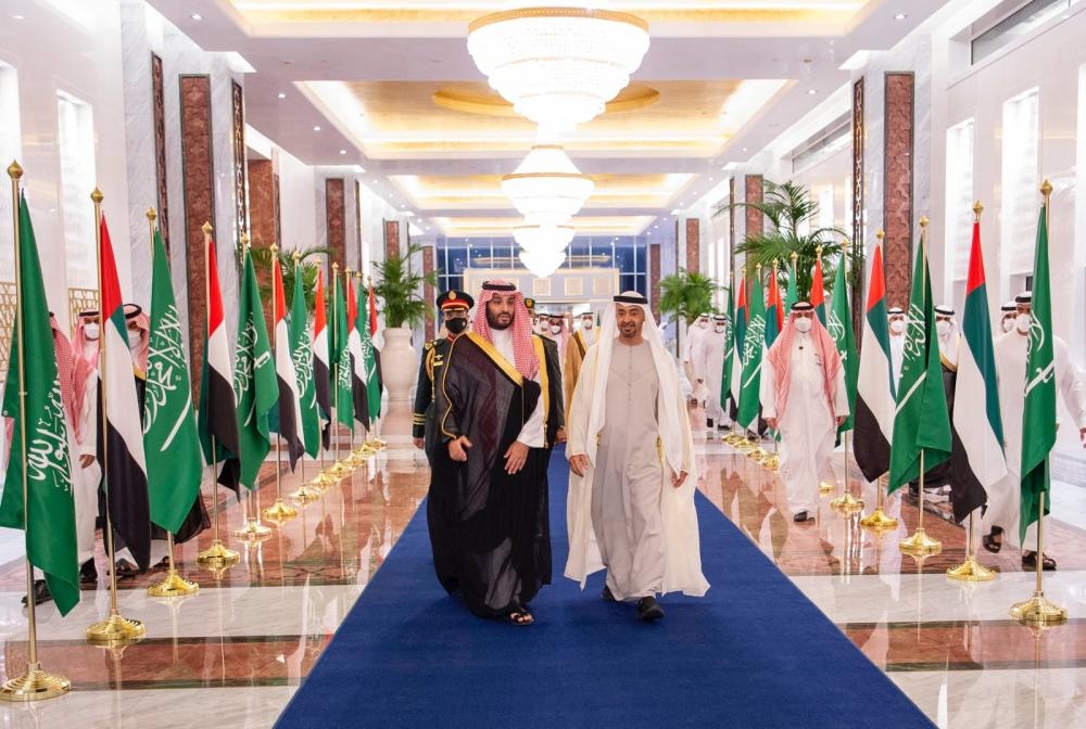 محمد بن سلمان يؤكد متانة العلاقات مع عُمان ويبدأ زيارة الإمارات