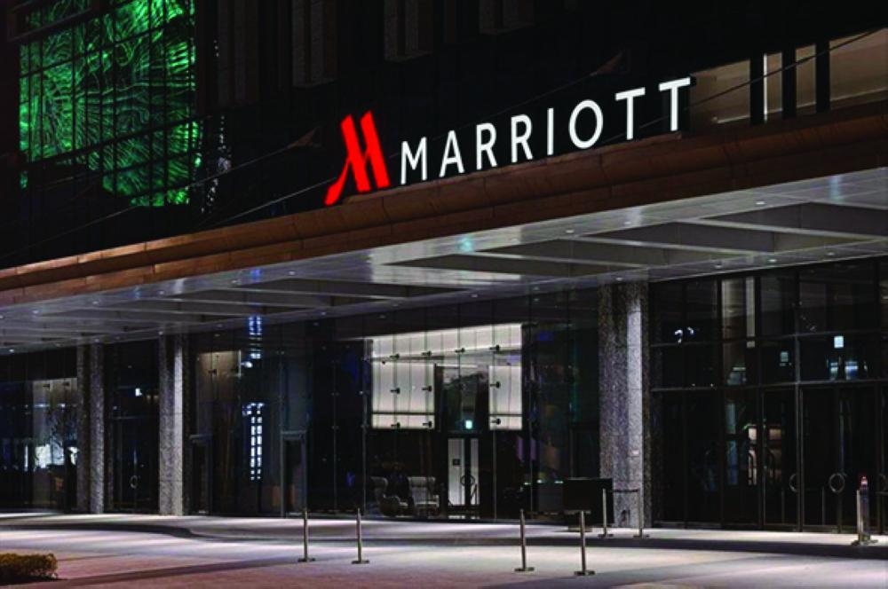 فندق ماريوت يسلم أمتعة نزيل تزيد قيمتها عن 8 آلاف دولار إلى لص ولا يدفع للنزيل سوى 500 دولار تعويضا