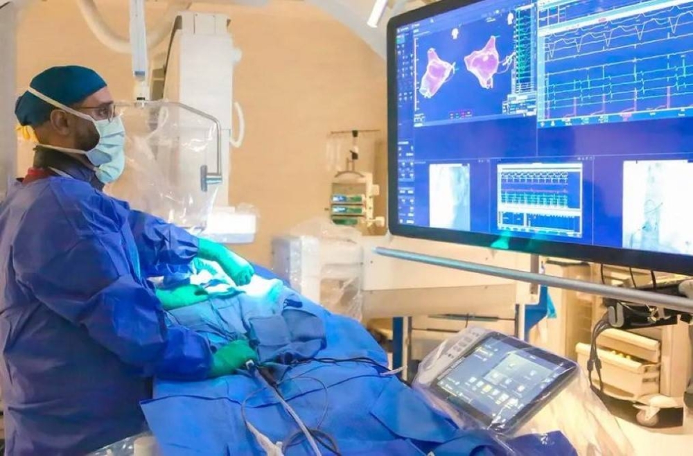 التخصصي يعيد بناء شريان أورطي بطُعم بيولوجي مشتق من غشاء قلب البقر