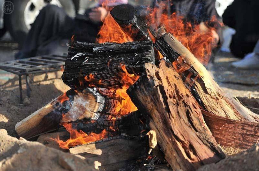 الدفاع المدني يحذر من الفحم والحطب 