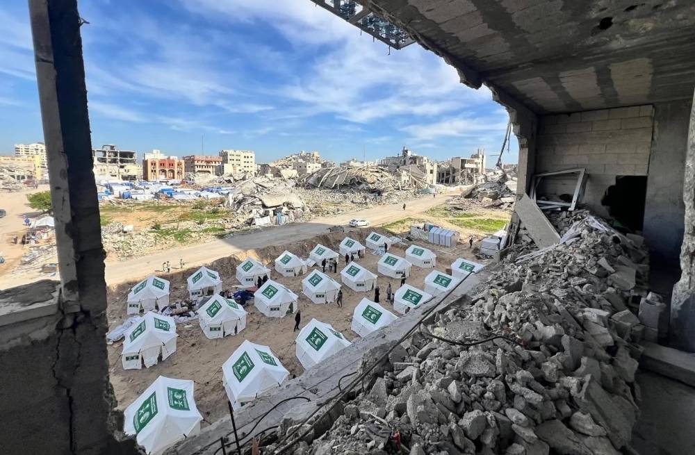 السعودية تقيم مخيما جديدا لإيواء الأسر العائدة إلى #غزة 