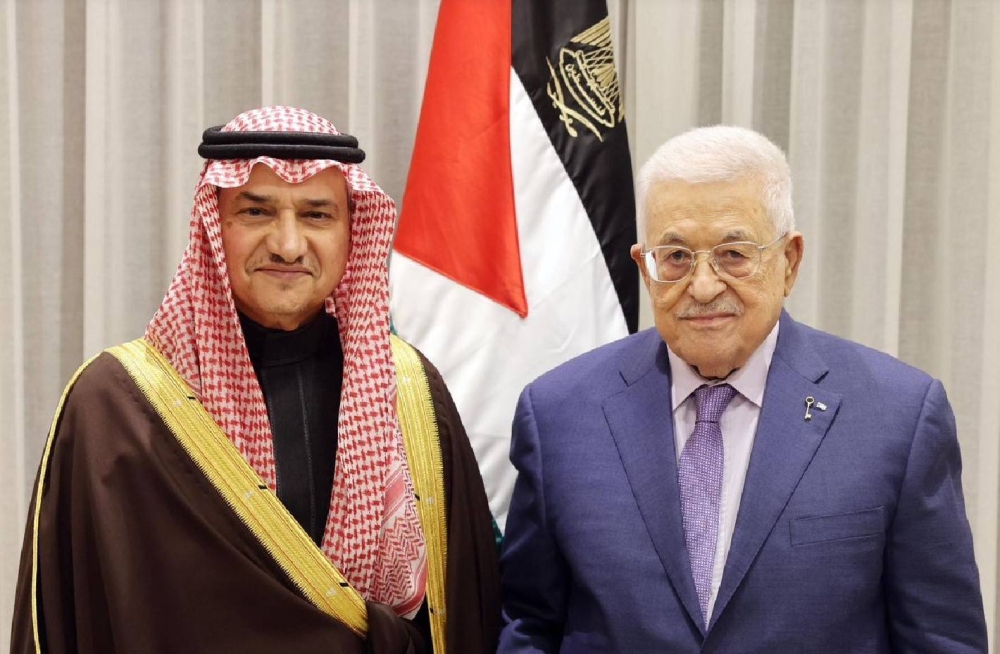 الأمير منصور بن خالد بن فرحان يقدم أوراق اعتماده سفيرا غير مقيم لدى فلسطين