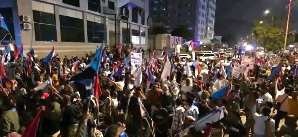 حكومة اليمن الجديدة تواجه فوضى الانتقالي في الجنوب 