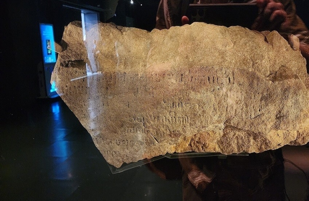 ذكاء اصطناعي يفك النقوش 