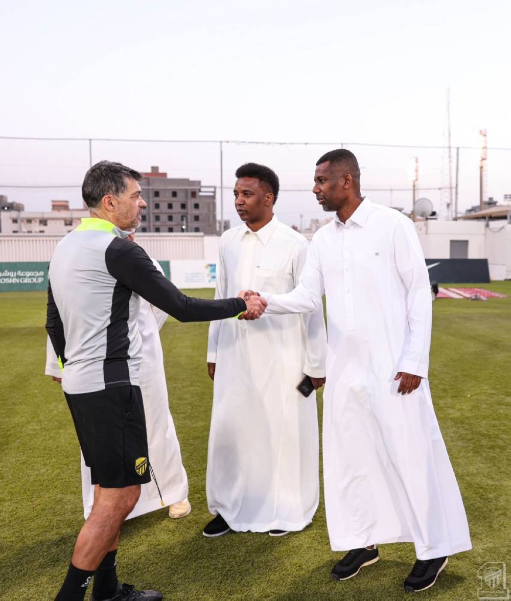 نور يضبط غرفة العميد 