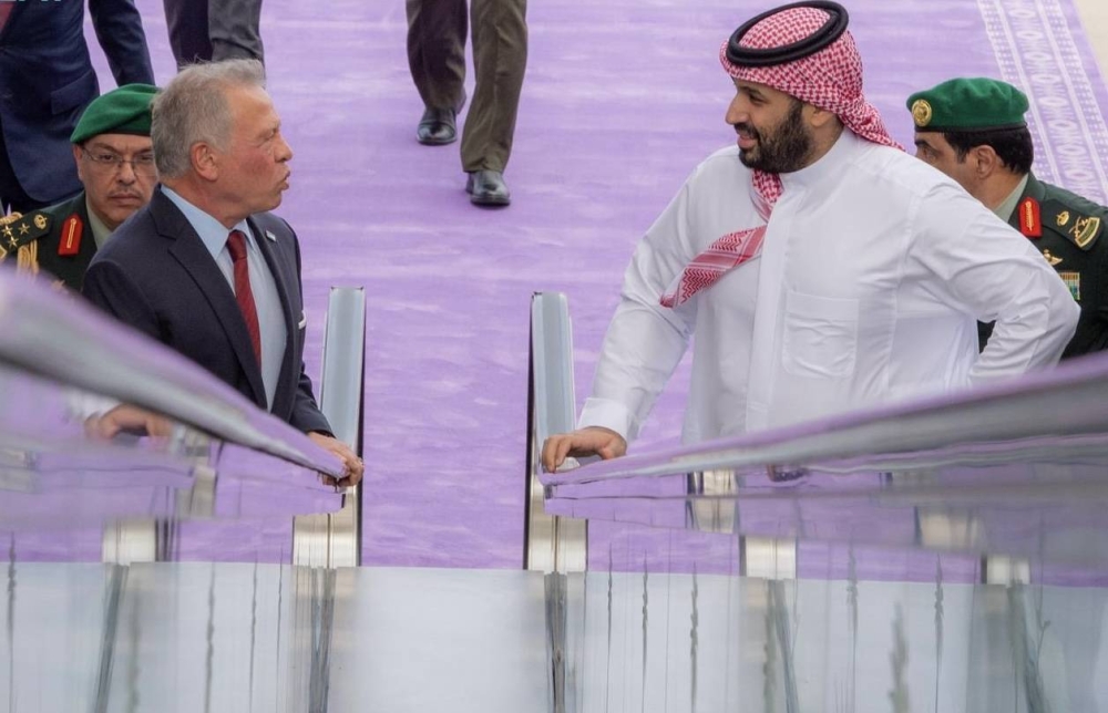 ملك الأردن يصل إلى جدة وولي العهد في مقدمة مستقبليه 