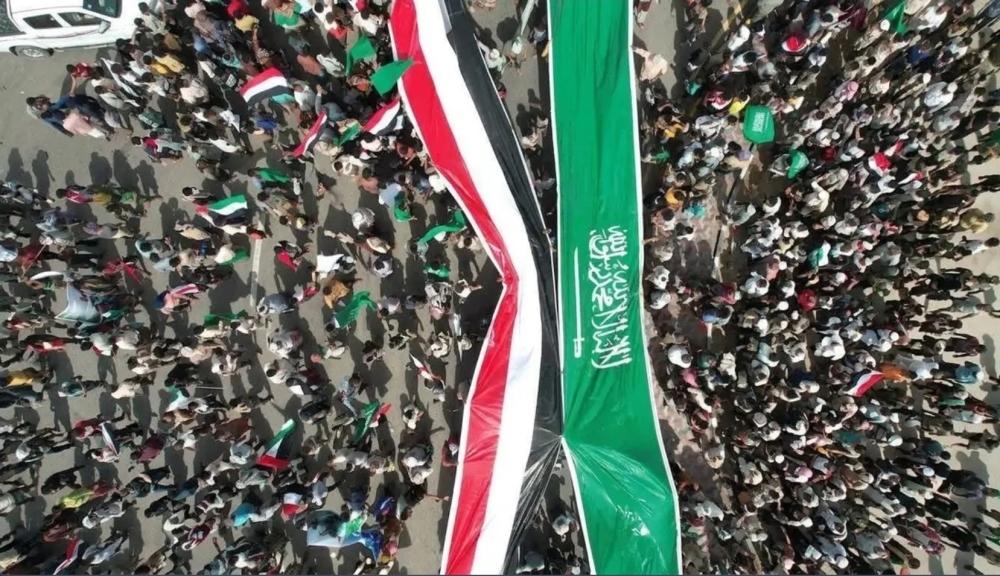 الشارع اليمني يندد باعتداءات إيران على الخليج 