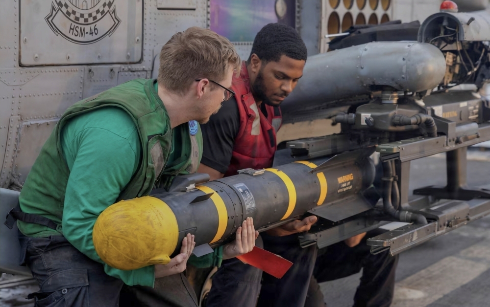 تصعيد أمريكي شامل وانقسام إيراني حاد 