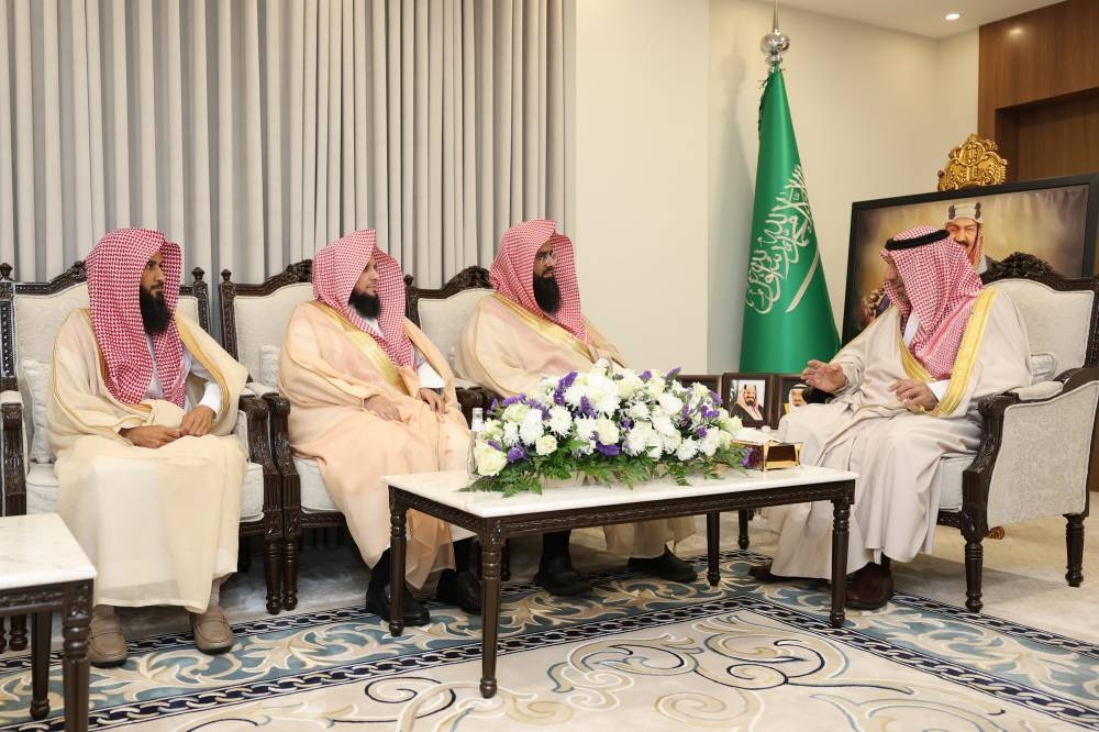 أمير نجران يطّلع على تقرير البرنامج التوعوي 