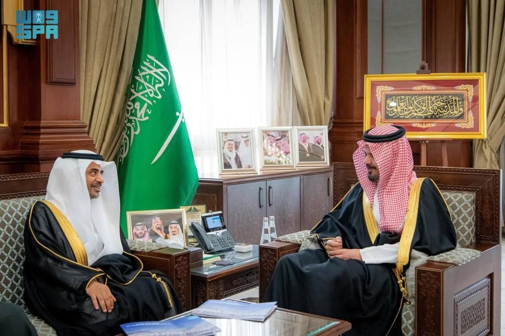 أمير المدينة المنورة يستقبل الأحمدي 