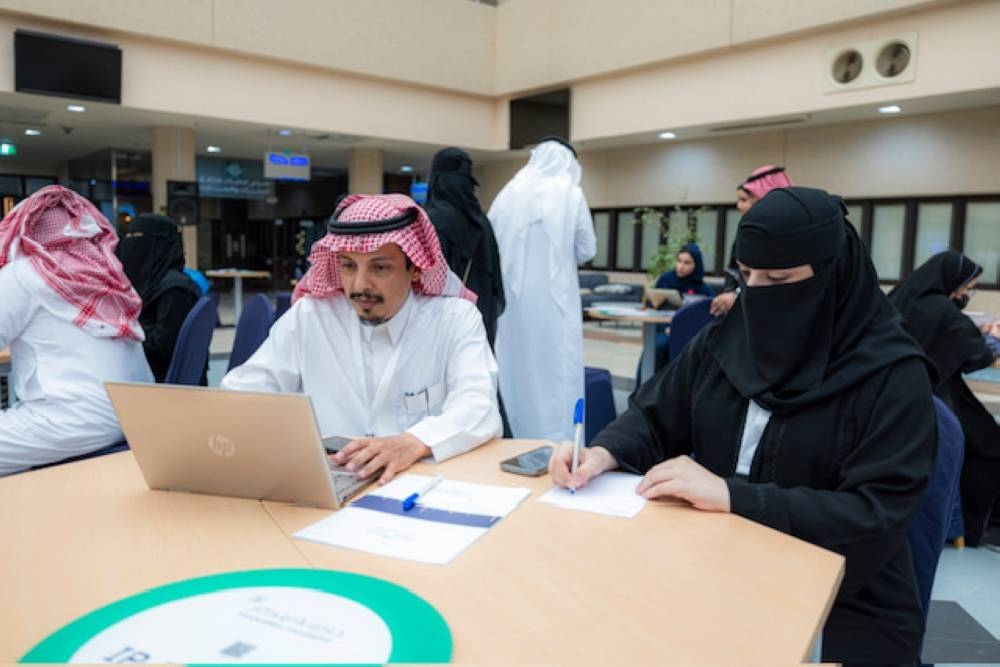 زوجان يحولان قلق أسر أطفال السكري إلى ابتكار تقني بجامعة القصيم 