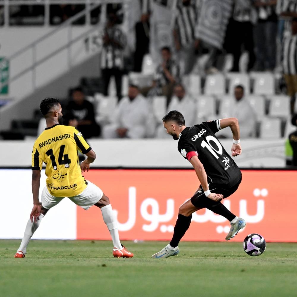 الليث يوقف العميد 