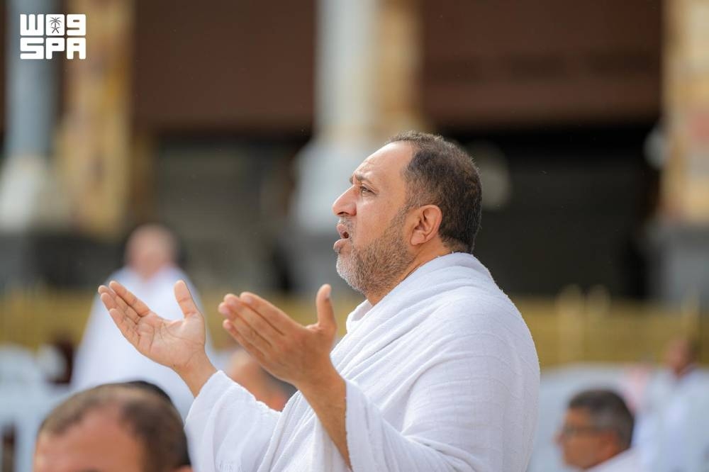 الحجاج يبدؤون نسكهم بيوم التروية وسط تفويج آمن وطوق أمني لردع المتسللين 