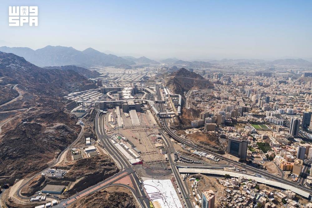 944 كيلوجرامًا من المواد الصلبة للحد من مسببات التلوث بمكة والمشاعر 