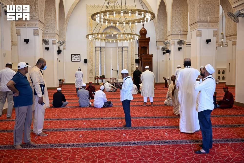 مغادرة الحجاج تتواصل والمدينة تفتح أبوابها لطلائع المعتمرين 