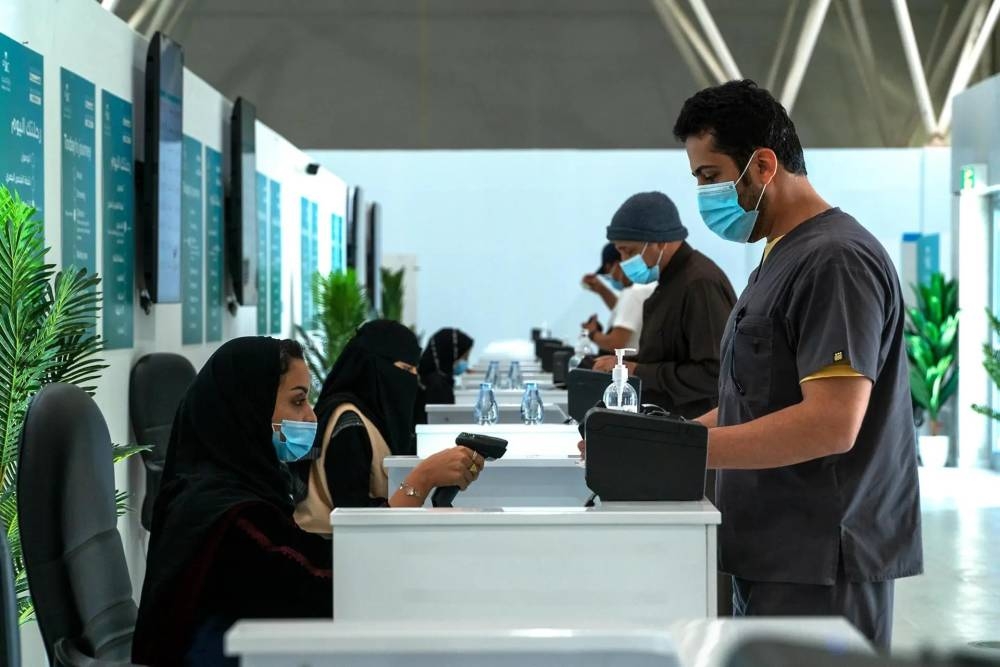 9 برامج حكومية تعزز تمكين الشباب 