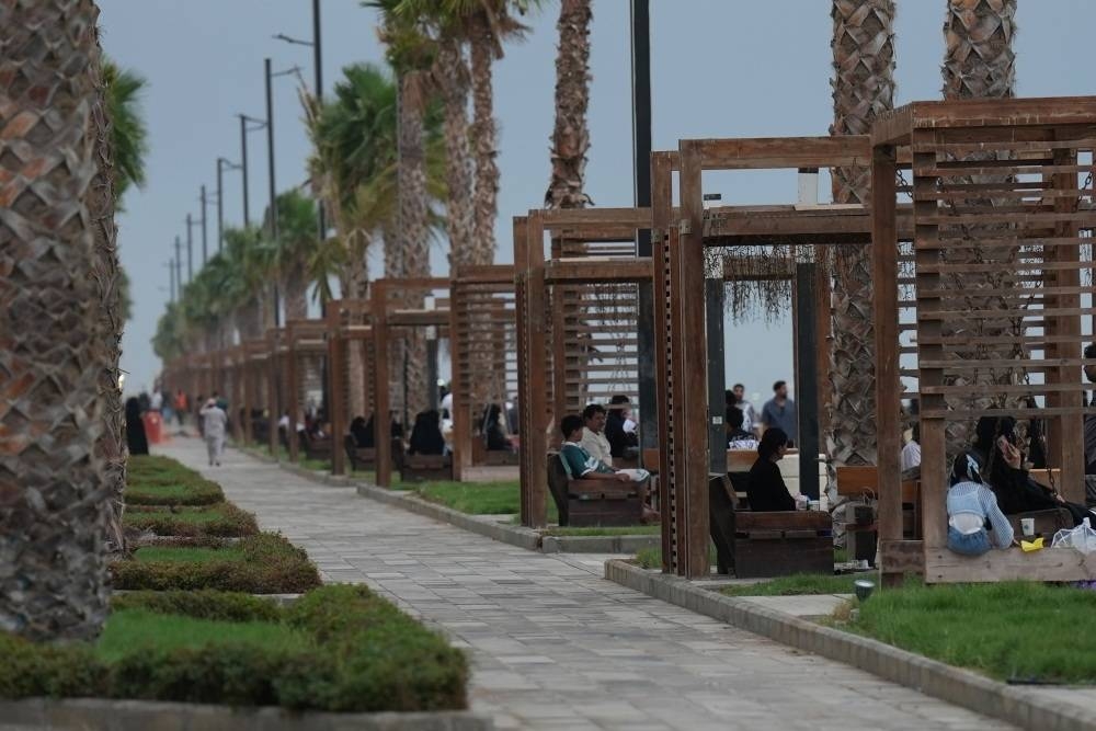 إقبال صيفي على شواطئ جازان والواجهات البحرية 
