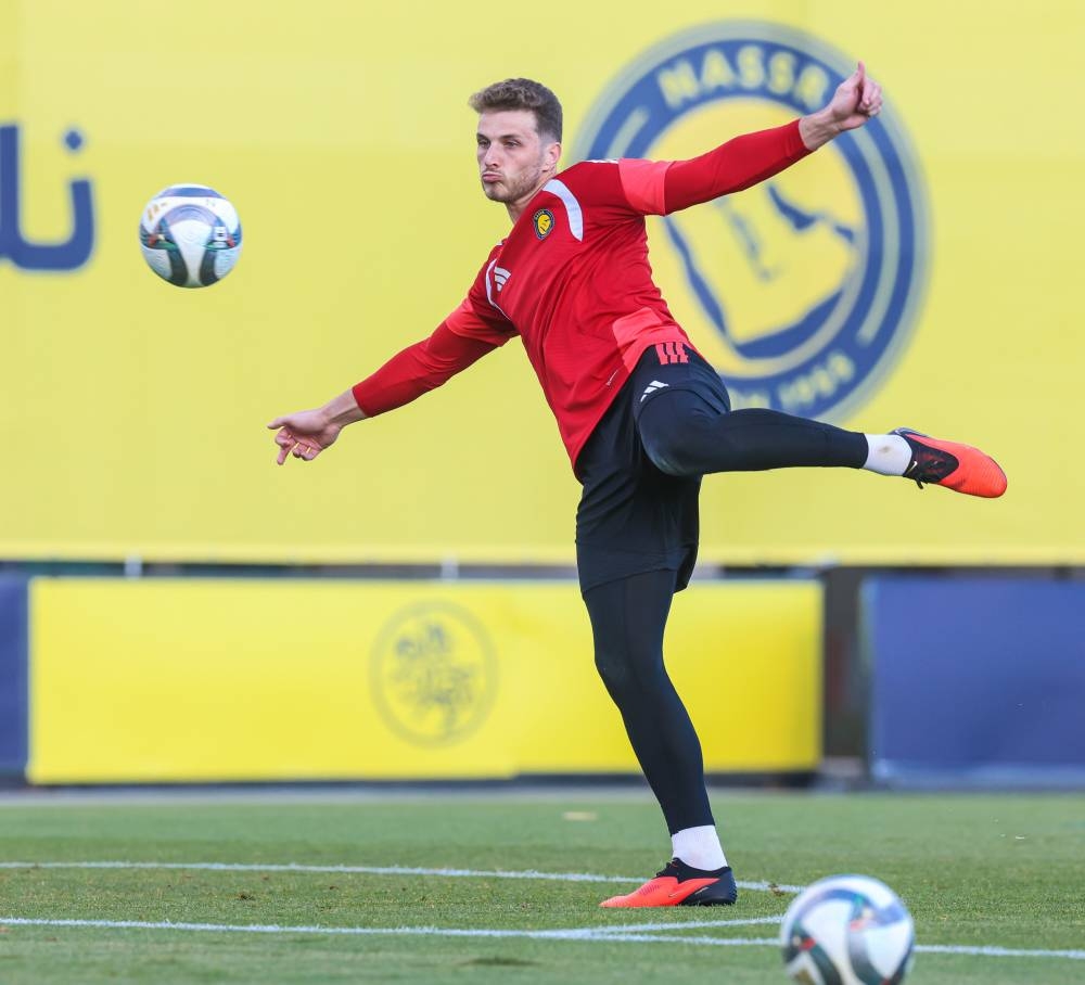 النصر يتراجع ويحتفظ بحارسه 
